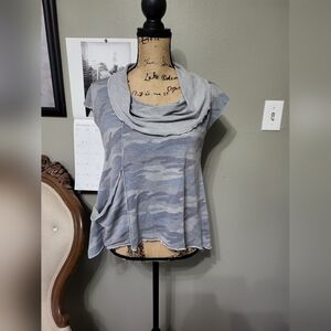 Vine Street Gray and Blue Camo Pullover Short Sleeved Sweater S